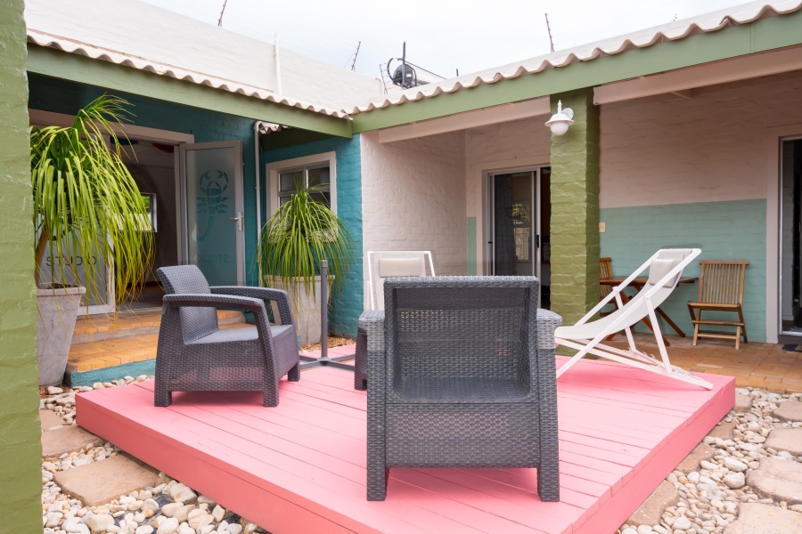 6 Bedroom Property for Sale in Middedorp Western Cape